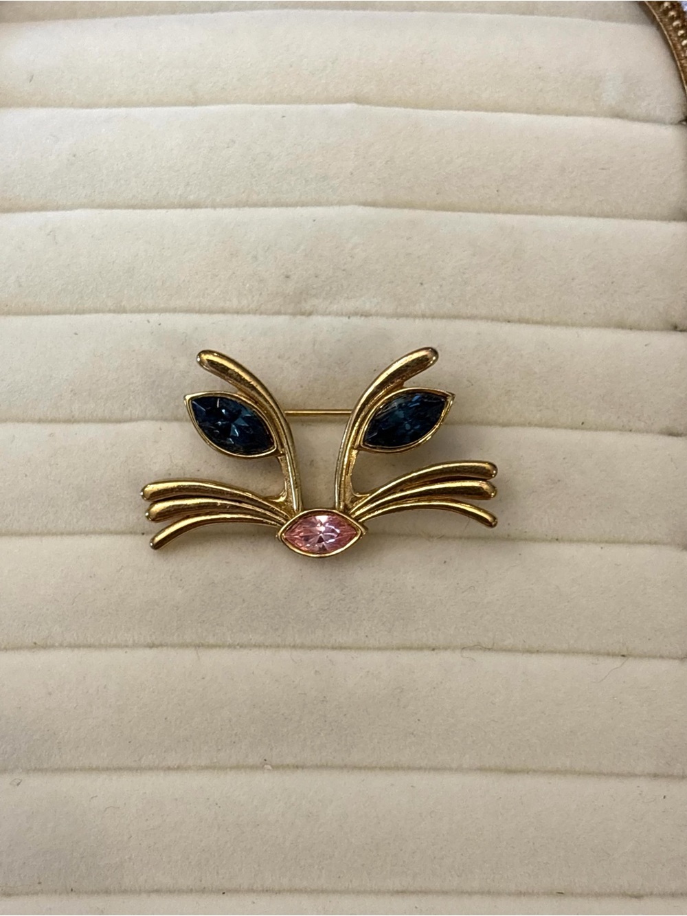 Cat Face Silhouette Brooch Gold Tone Whiskers Pink Blue‎ Rhinestones Minimalist